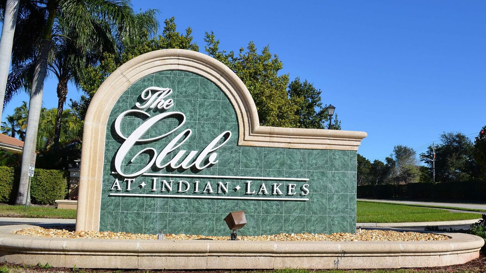 THE-CLUB-INDIAN-LAKES